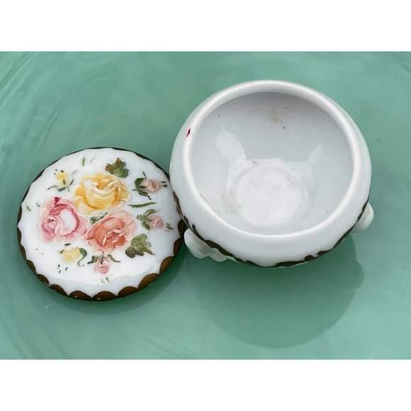 Vintage footed Porcelain Trinket box Hand painted roses - Picture 7 of 7